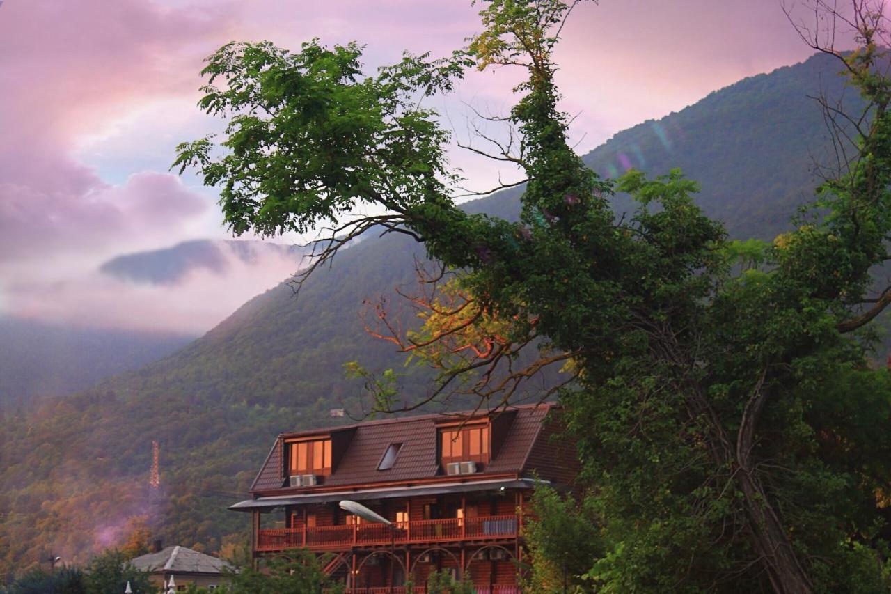 Абхазская Усадьба Hotel Gagra Buitenkant foto