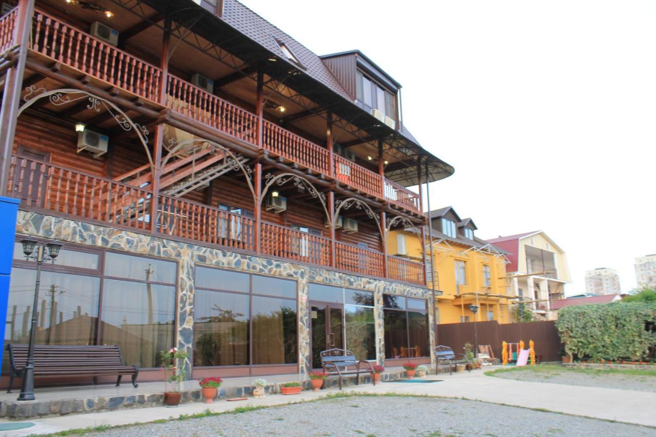 Абхазская Усадьба Hotel Gagra Buitenkant foto