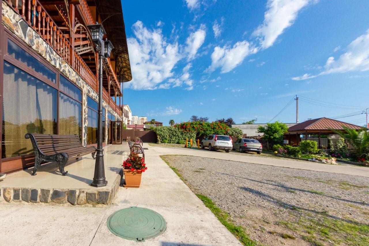 Абхазская Усадьба Hotel Gagra Buitenkant foto